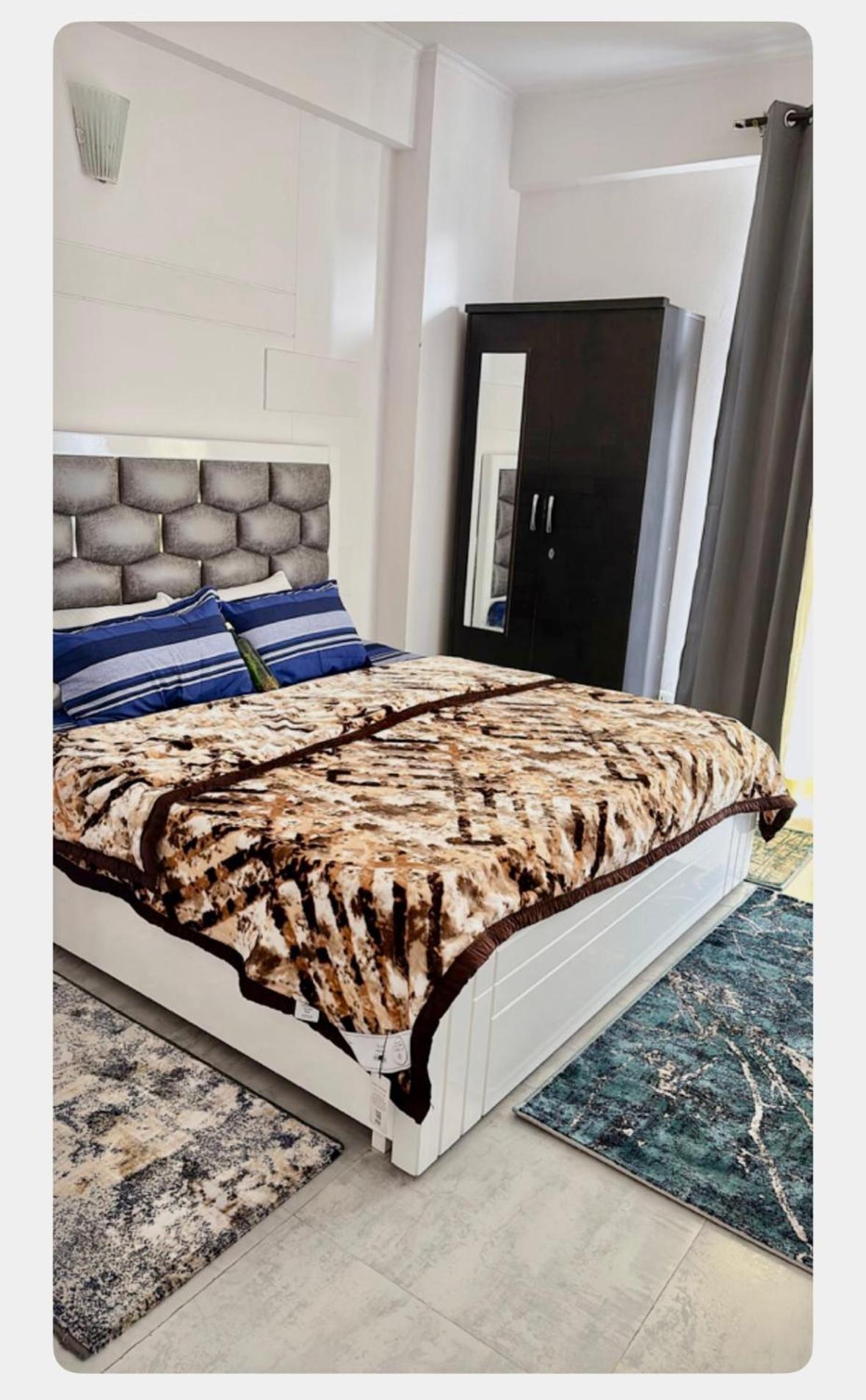 Proview 3 Bhk colorful and cosy apartment Greater Noida Exterior photo